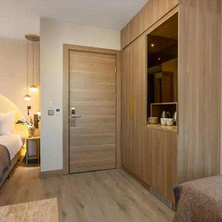 Ema Hotell *