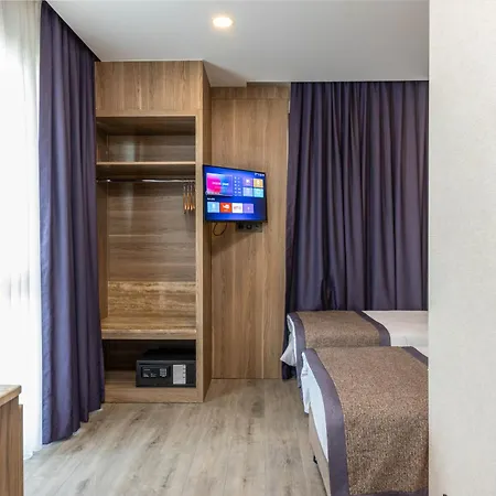 Ema Hotel *