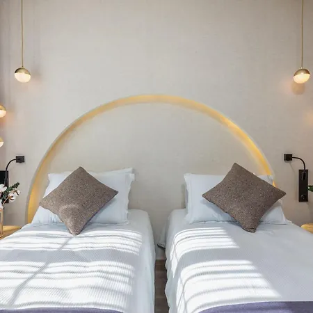 Ema Hotel *