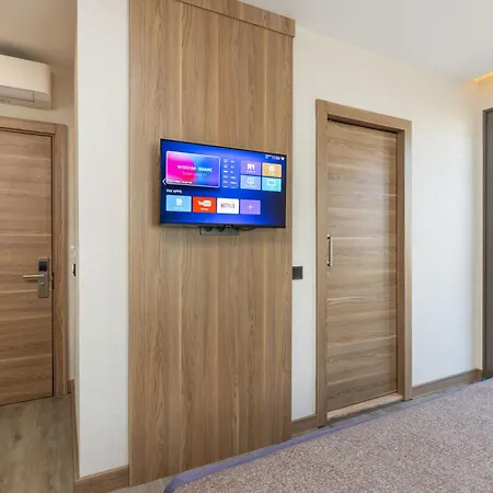 Ema Hotel *
